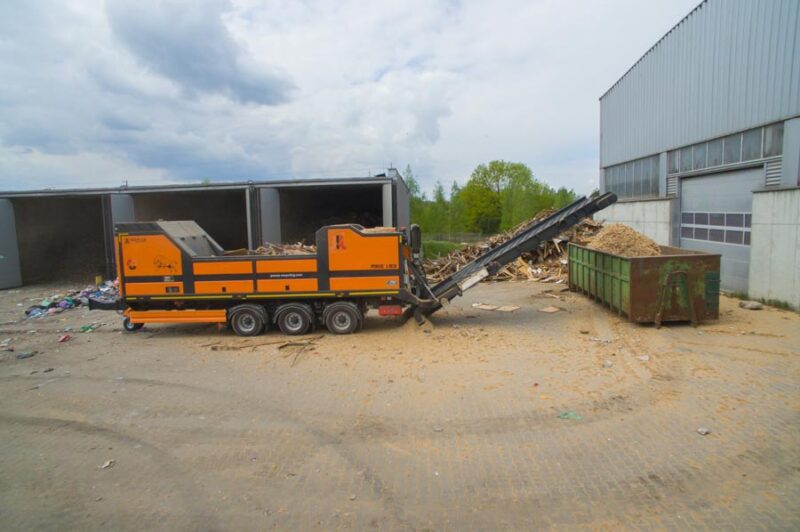 PRONAR MRS 1.53 high speed shredder loading a container